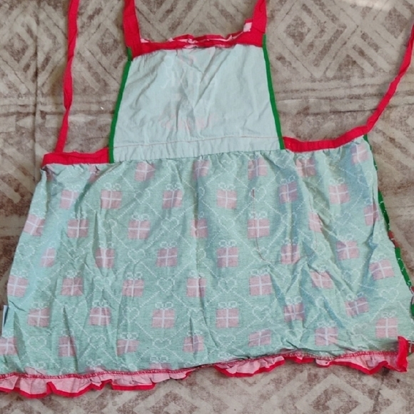 🚨5 For $25🚨Festive Green and Red Apron - Picture 5 of 5